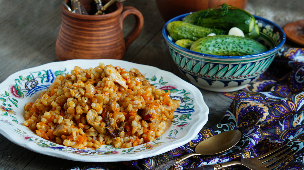 Постный плов с курагой и черносливом