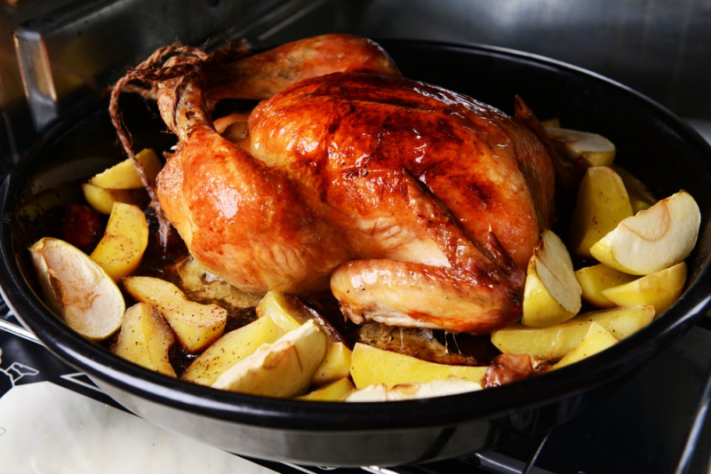 Приготовить курицу в духовке с картошкой на протвине – вкусный рецепт