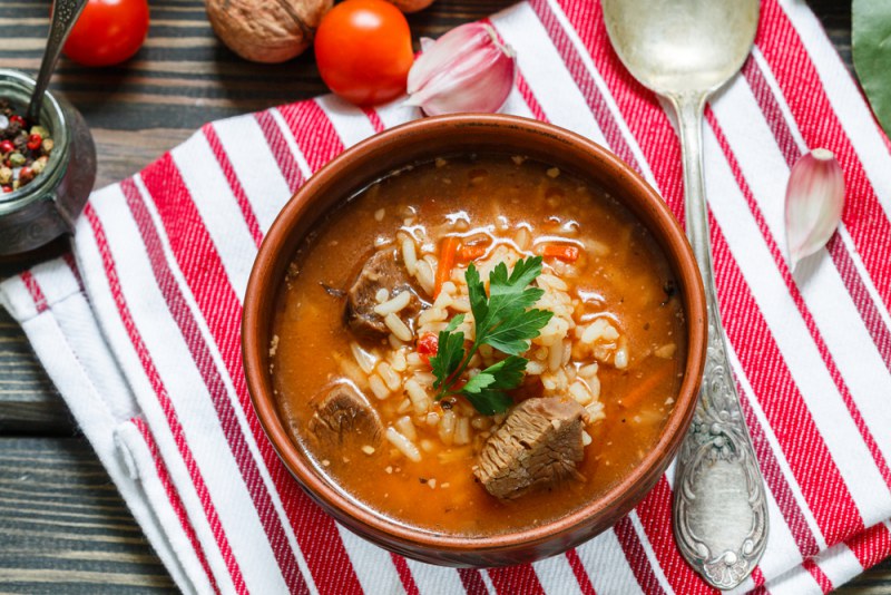 Домашний суп харчо из говядины с рисом по грузински