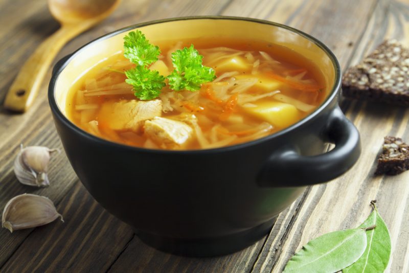 Щи из свежей капусты с курицей