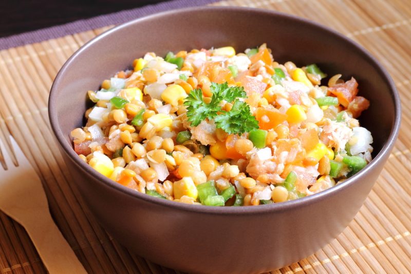 Рецепт салат с тунцом и кукурузой