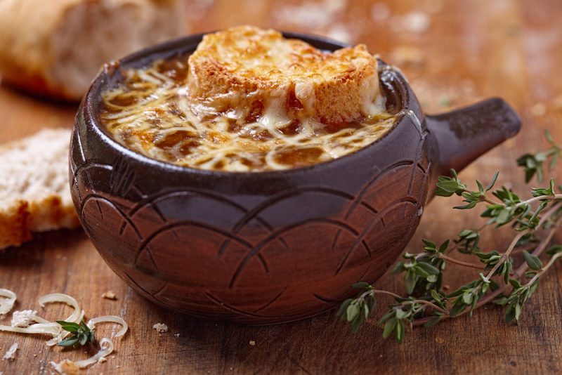Рецепт лукового супа "Нестареющая классика": фото