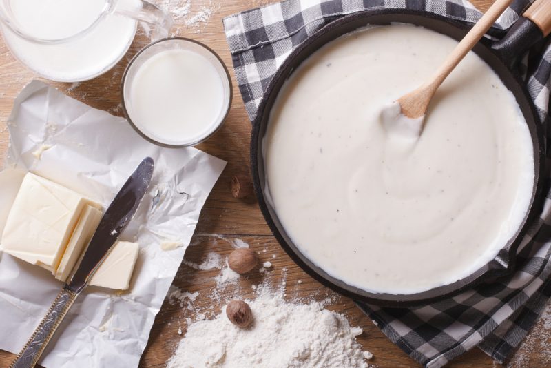 Сливочный соус с луком и гвоздикой: рецепт