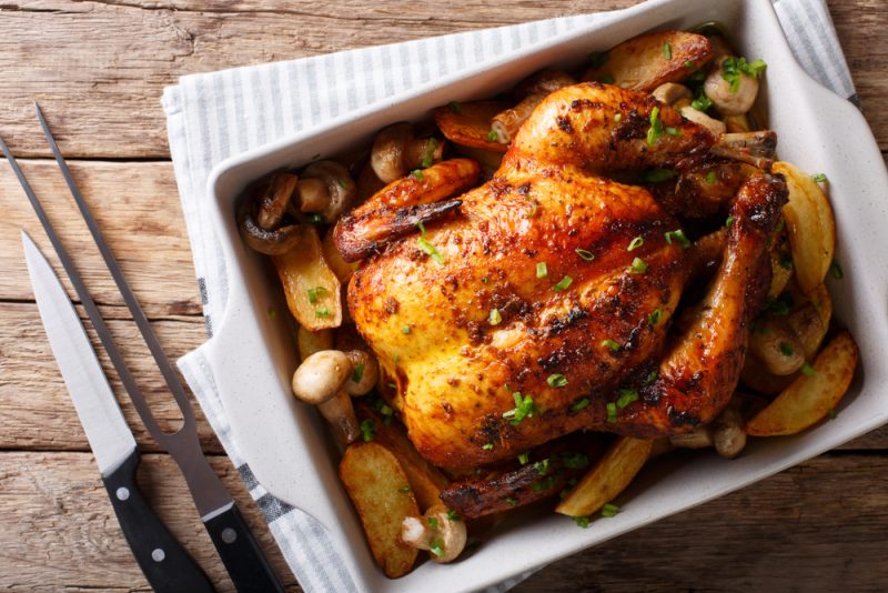 Курица в духовке целиком – блюдо на Новый год