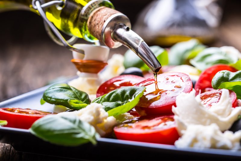 https://www.chefmarket.ru/blog/wp-content/uploads/2019/05/caprese-e1559078014137.jpg