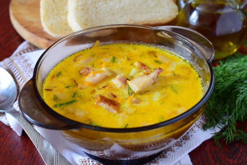 Французский суп с сыром и куриным филе