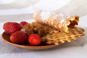 Классические трубочки в вафельнице: рецепт с фото пошагово