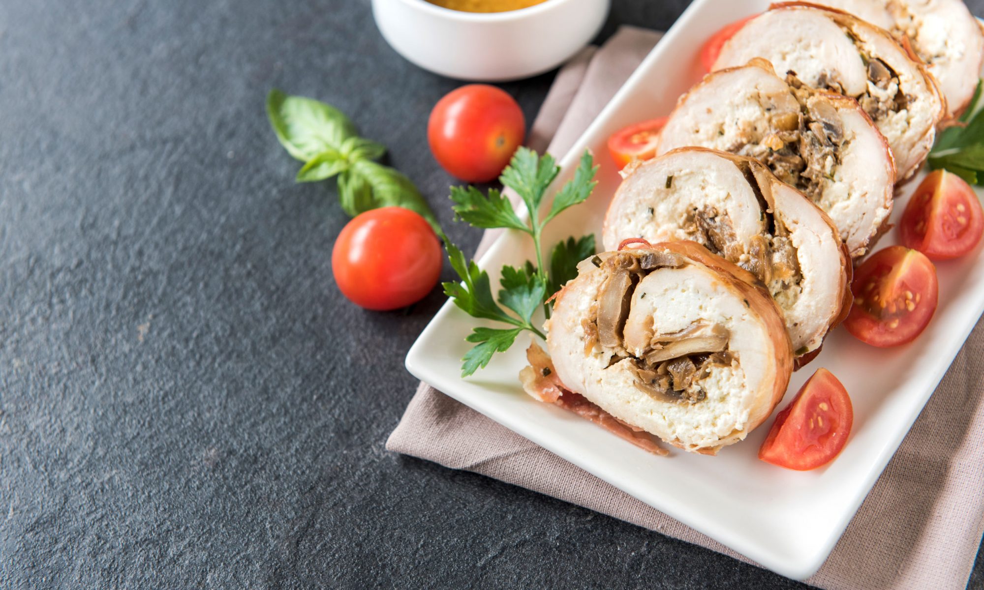 Праздничный куриный рулет на Новый год: изысканное и вкусное блюдо