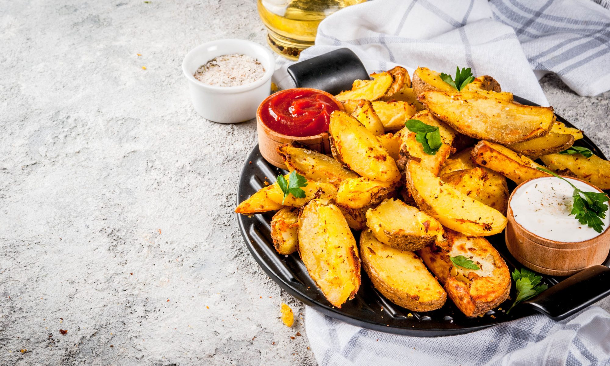 Как приготовить картошку по деревенски в духовке: простой рецепт и секреты