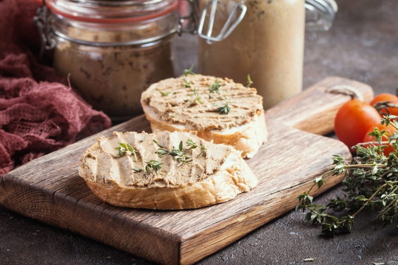 Гренки с паштетом из грибов и баклажанов