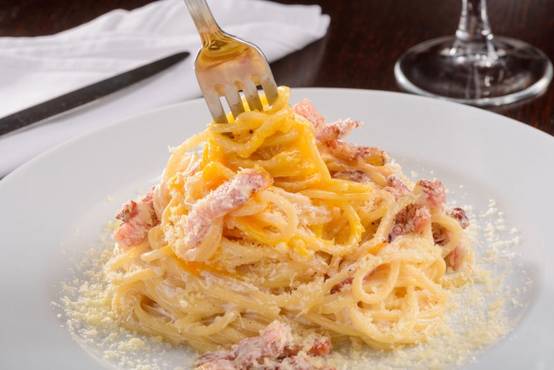 Спагетти под сливочным соусом «Карбонара»