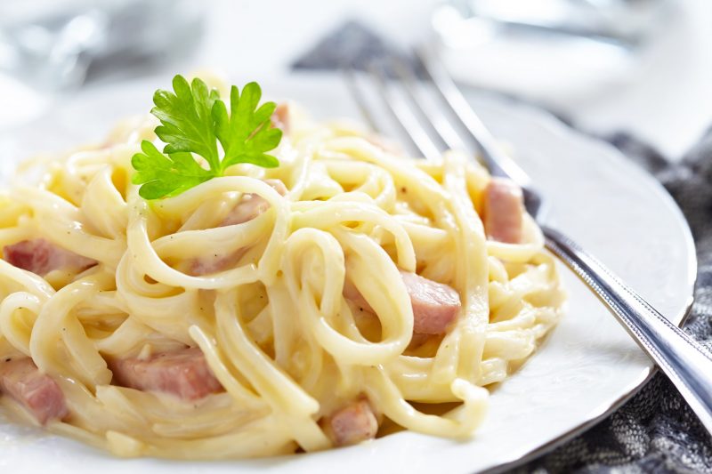 https://www.chefmarket.ru/blog/wp-content/uploads/2020/04/pasta-carbonara-e1586637402981.jpg