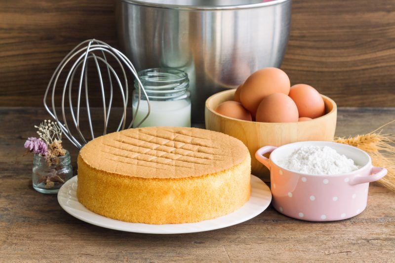 Кокосовый бисквит Дакуаз с ягодами