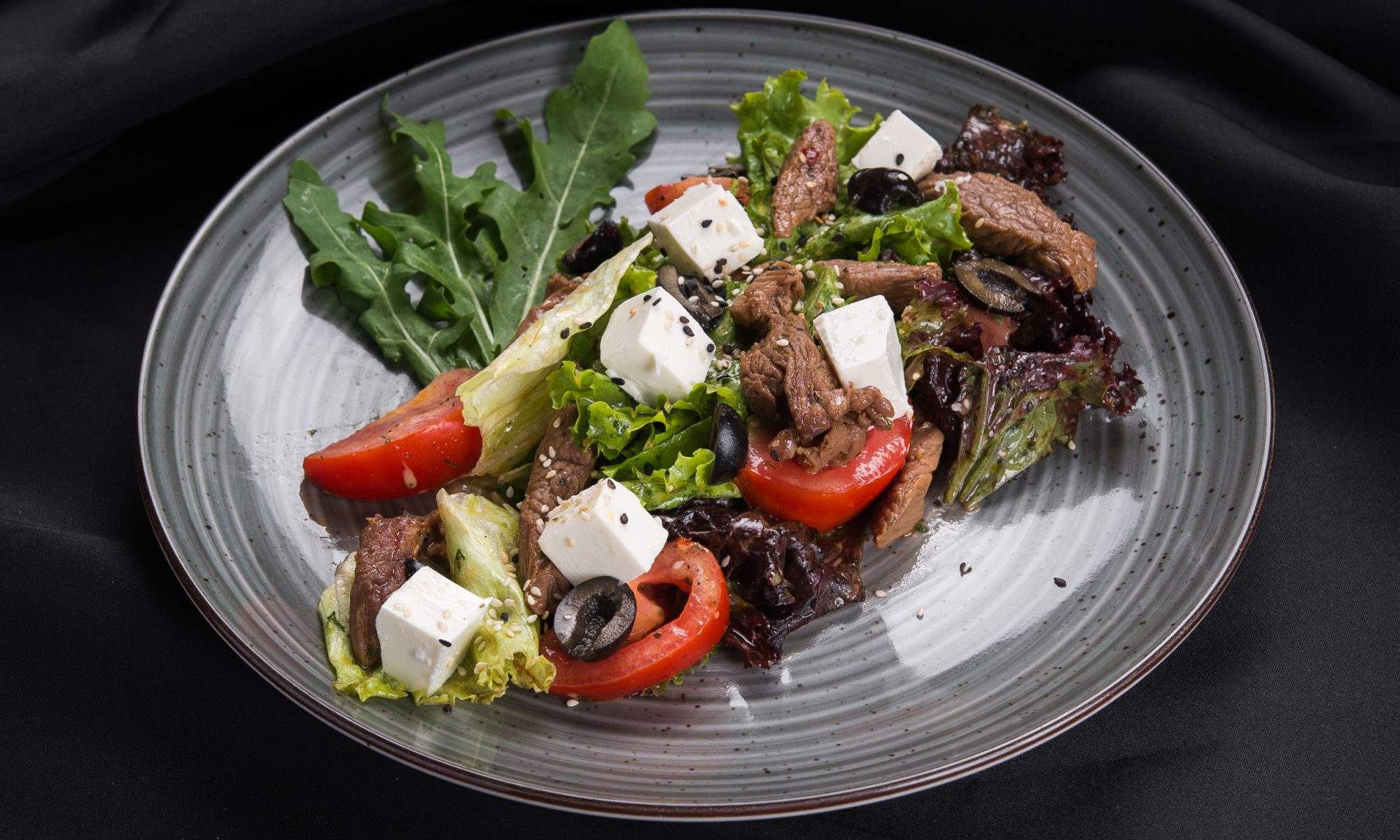 Тёплый салат с говядиной и болгарским перцем — на 14 февраля