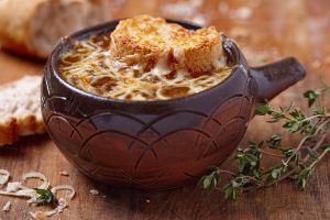 Классический французский суп из лука Грациан и сыра