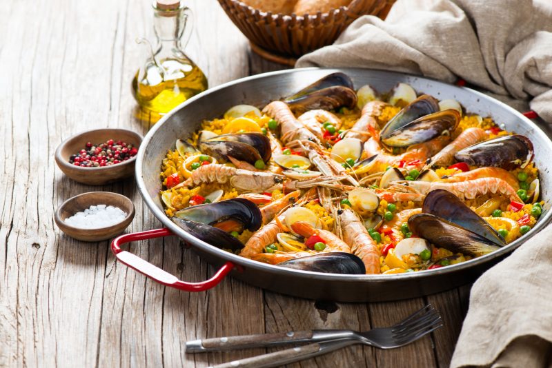 Паэлья с морепродуктами: тонкости приготовления и любимые рецепты