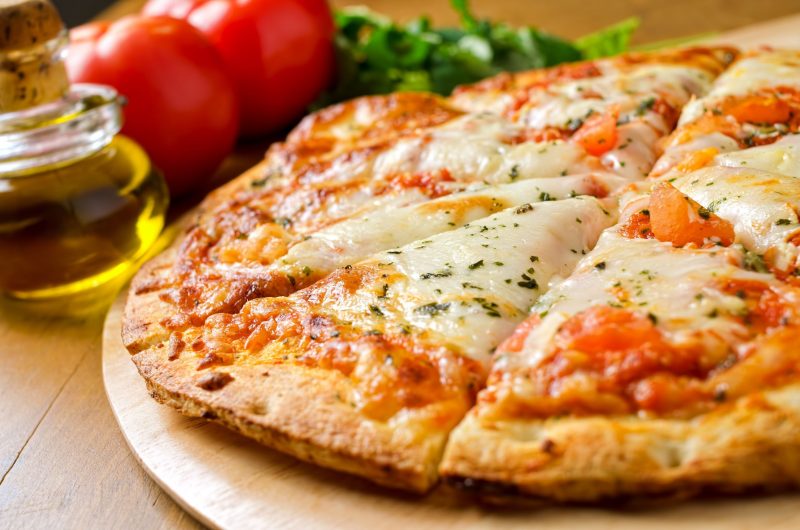 Пицца Маргарита: рецепт с домашним соусом
