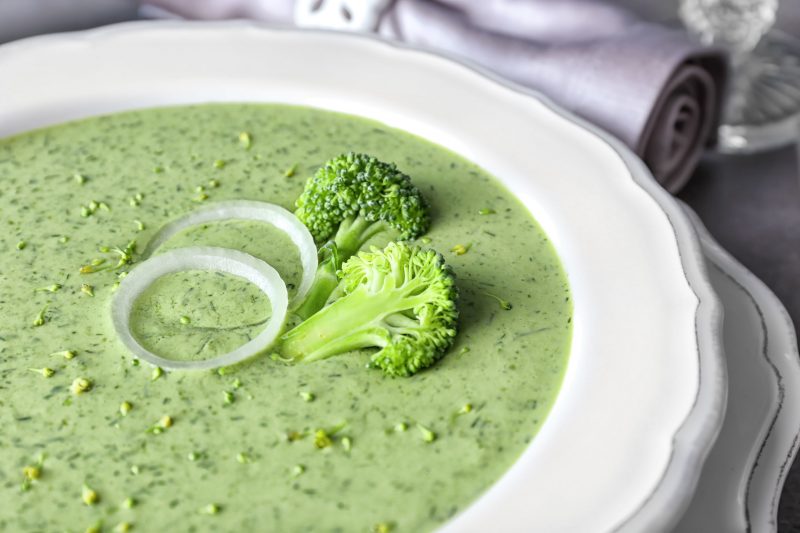Суп из брокколи и чеддера: вкусно и полезно