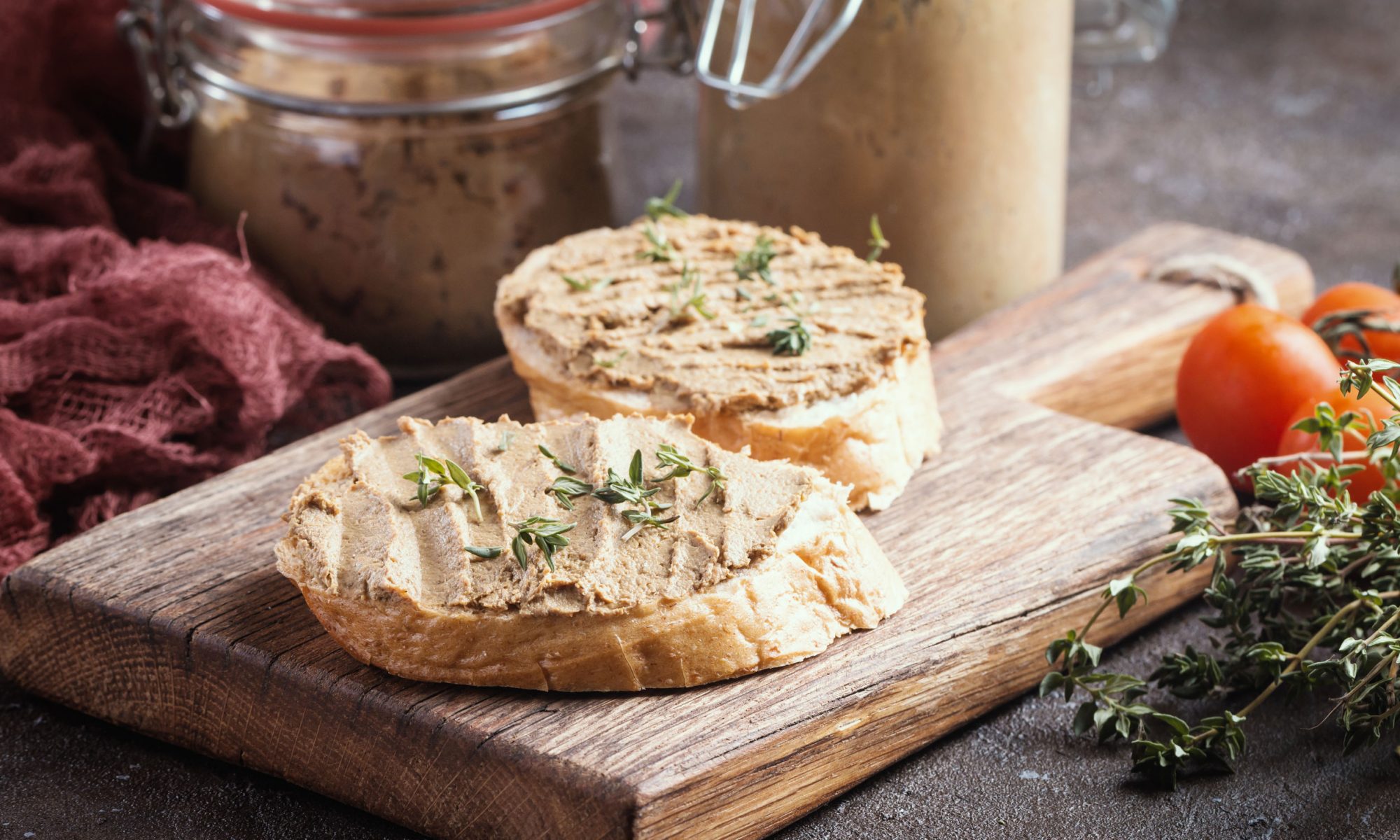 Паштет из куриной и свиной печени с чесноком