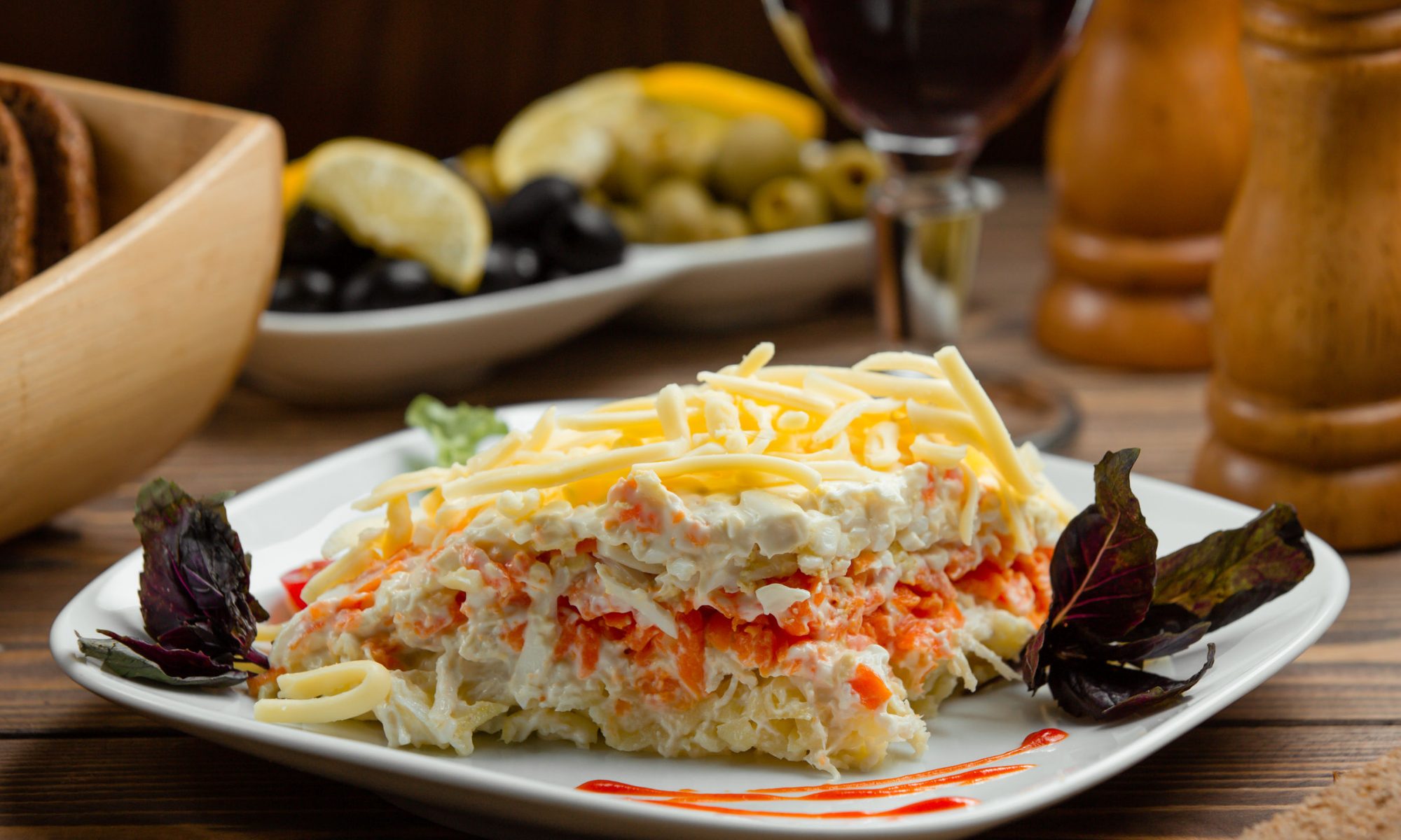 Салат «Мимоза» с горбушей: нежная классика новогоднего стола