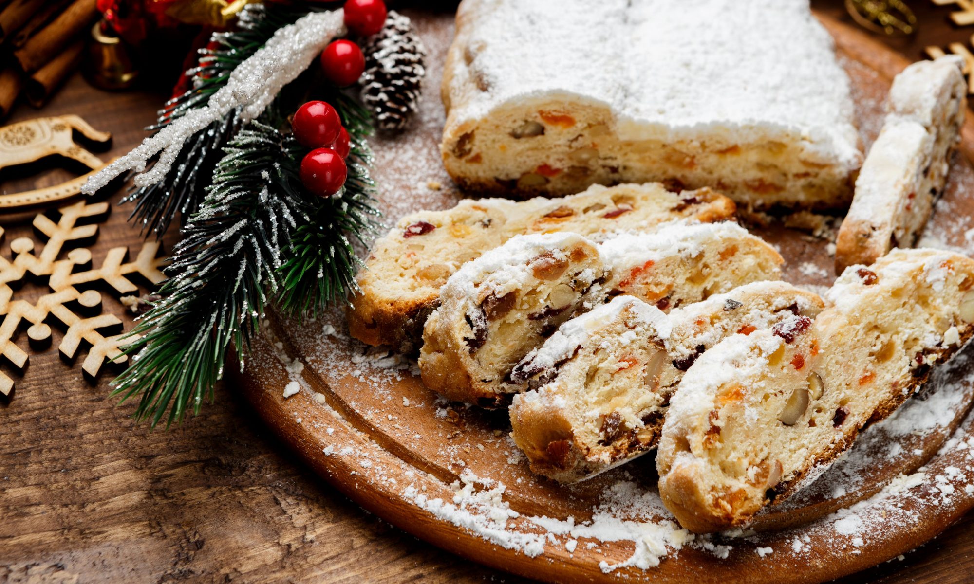 Творожный штоллен с орехами и цукатами