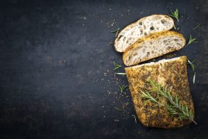 Постный чесночный хлеб с зеленью: простой рецепт
