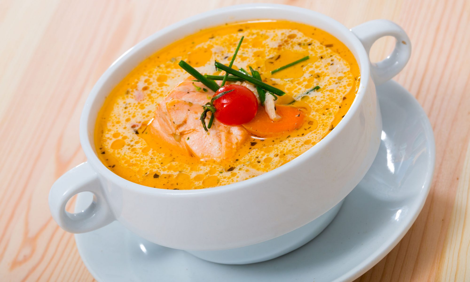 Сливочный суп с красной рыбой