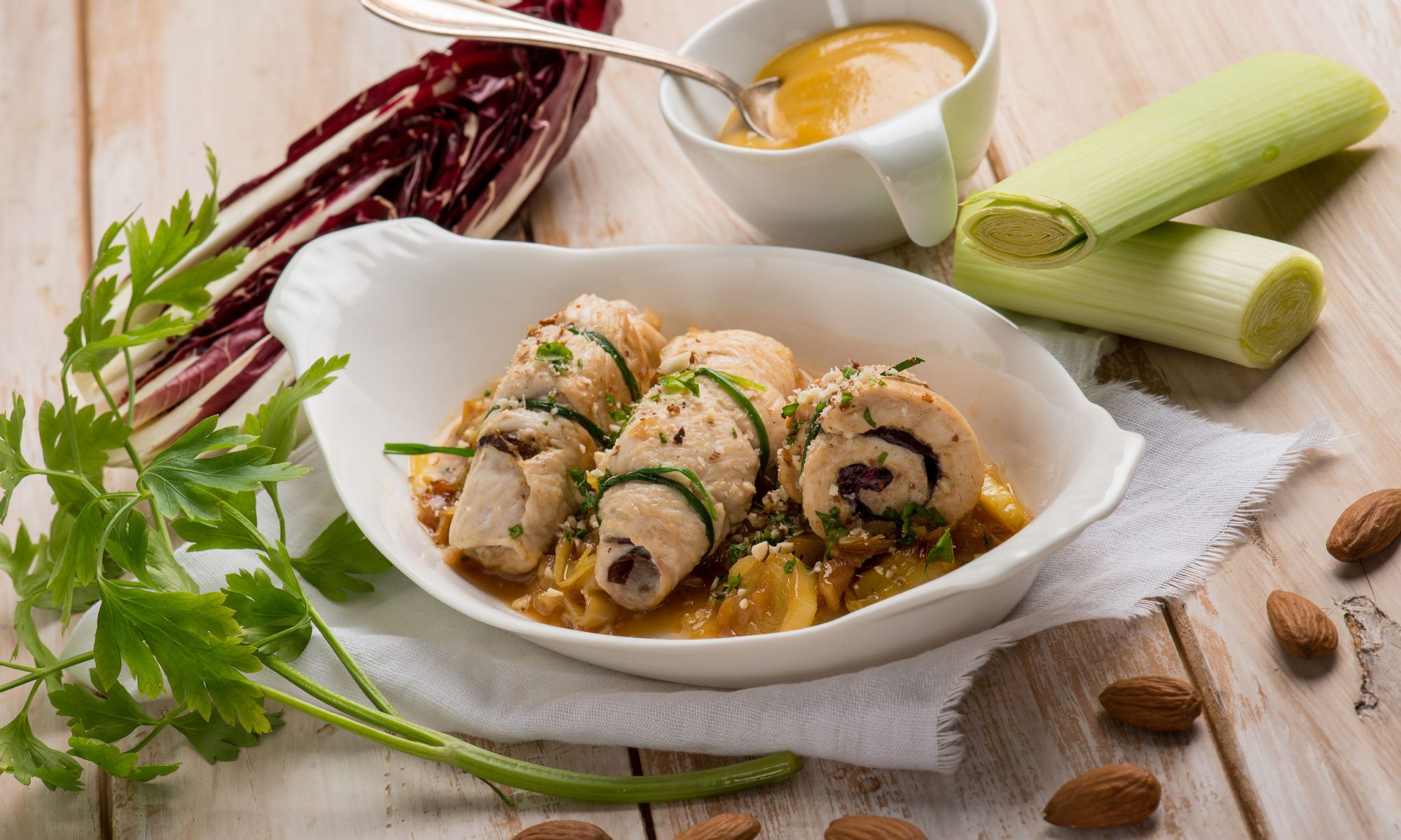 Куриные рулетики с сыром и шпинатом