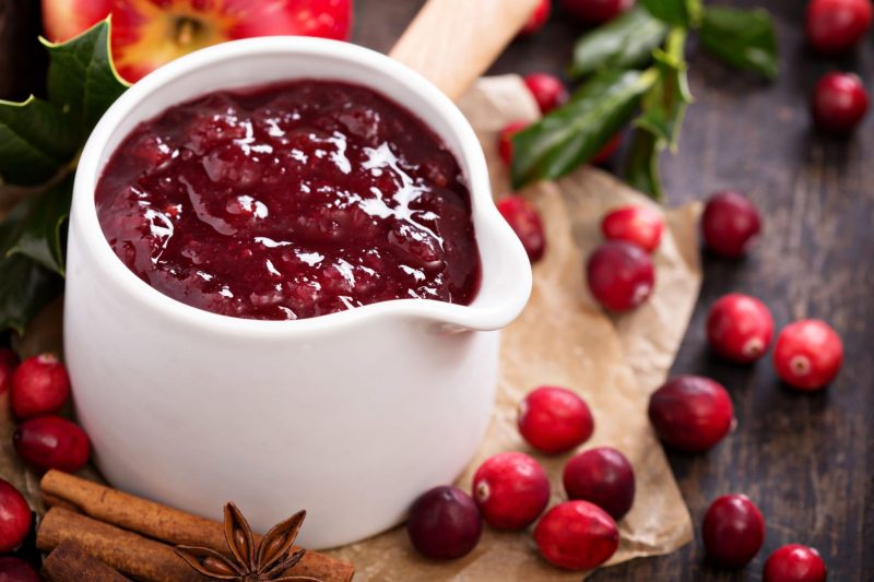 Пряный брусничный соус для мяса: рецепт от Шефмаркет