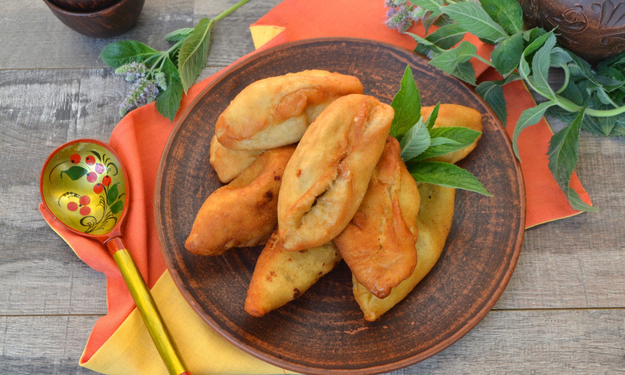 Постные пирожки с картофельной начинкой: жареные и ароматные