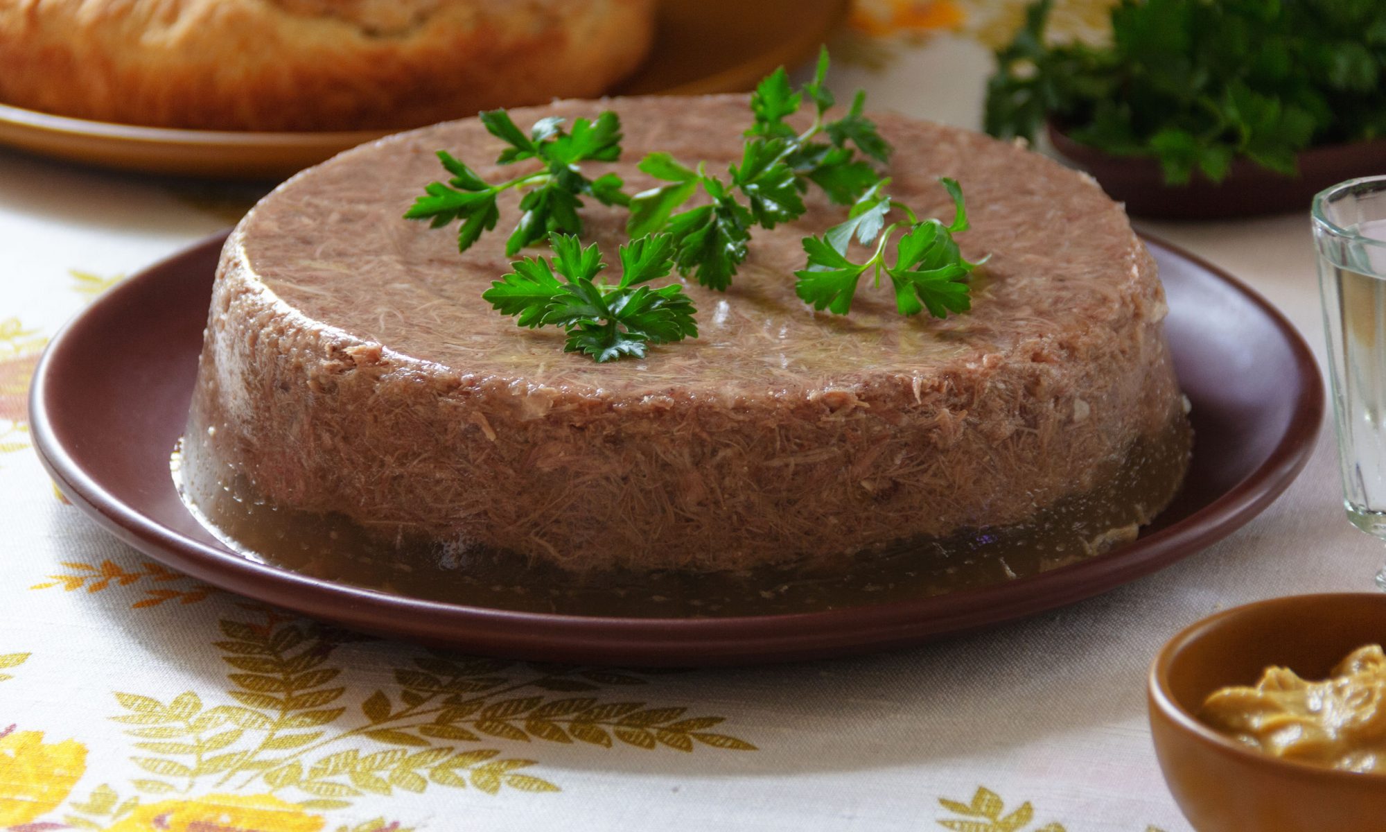 Холодец из свинины и говядины: классика русской кухни на праздничном столе