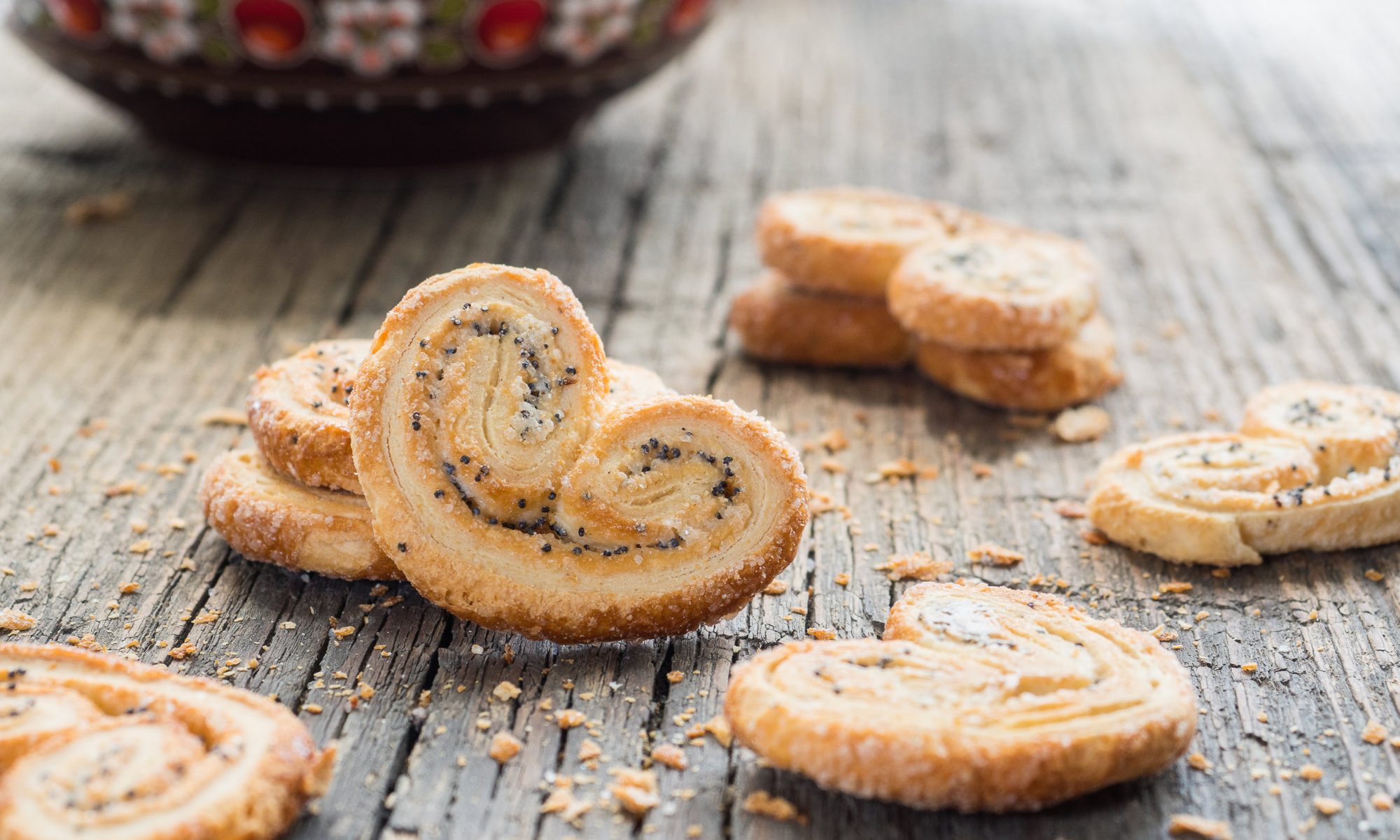 Слоёные «ушки» с яблоками и корицей — уютная выпечка с характером карамели