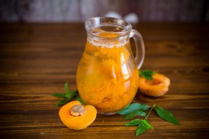 Как приготовить персиковый компот