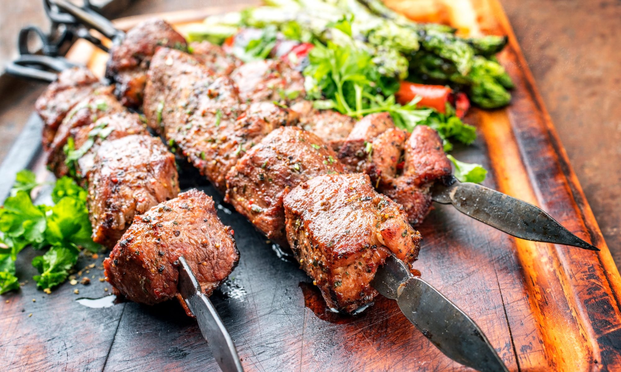 Шашлык в ароматных специях — сочное мясо с насыщенным вкусом и манящим ароматом