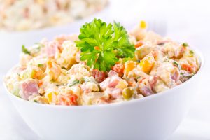 Салат с копченой курицей и корейской морковью