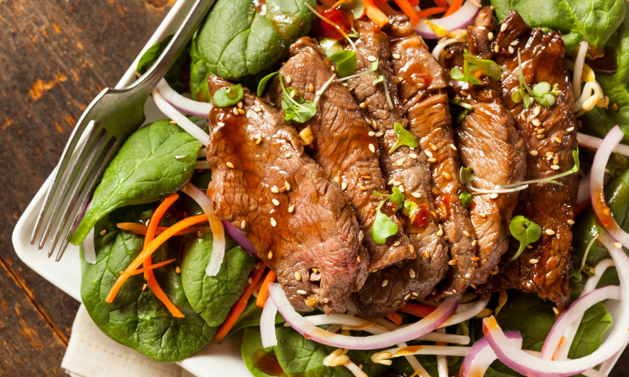 Салат с курицей, черносливом и грецким орехом