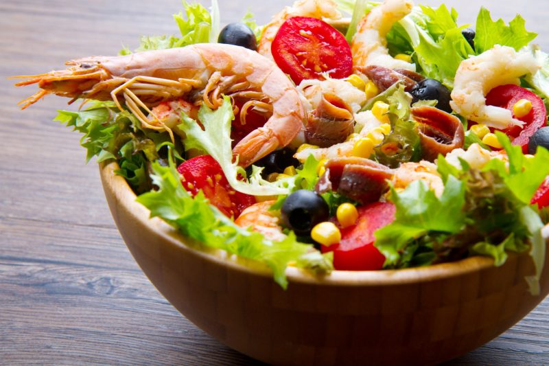 Морской салат с рыбой и морепродуктами