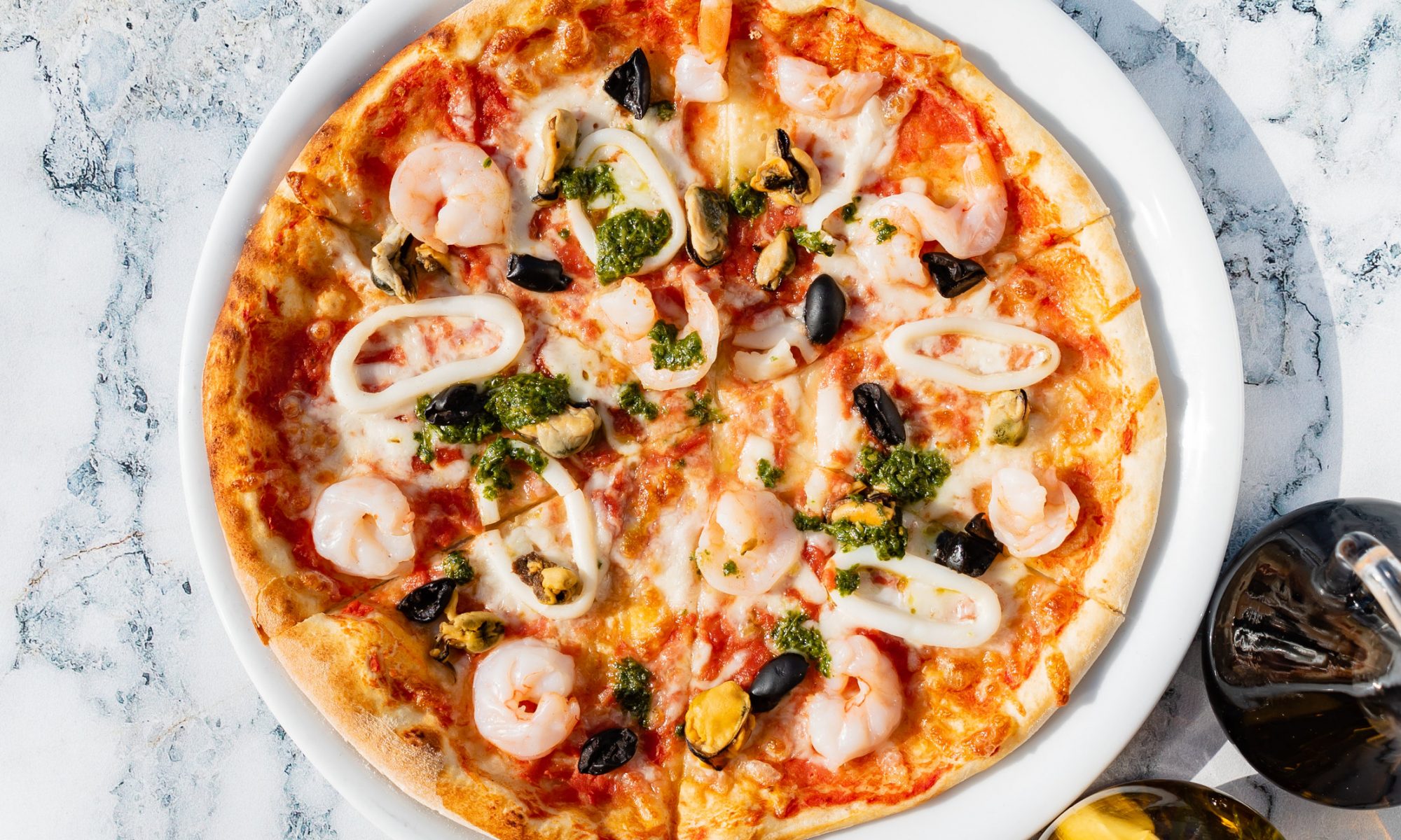 Нежнейшая пицца с морепродуктами: вкус моря на вашем столе