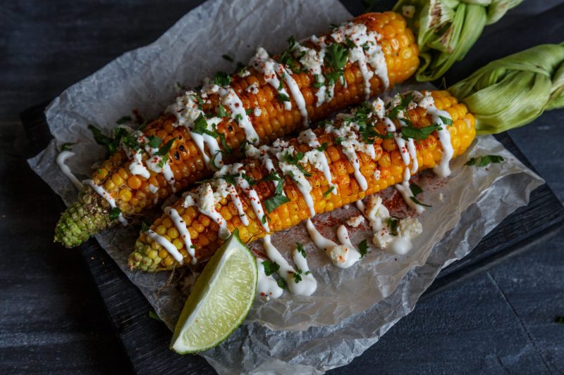Кукуруза на гриле с пряным сливочным маслом: вкус лета в каждом зёрнышке