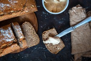 Сэндвич из цельнозернового хлеба с курицей