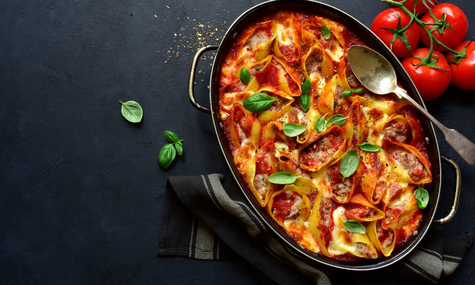 Макароны с помидорами и сыром