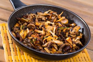 Запеченные лесные грибы в духовке: просто и вкусно