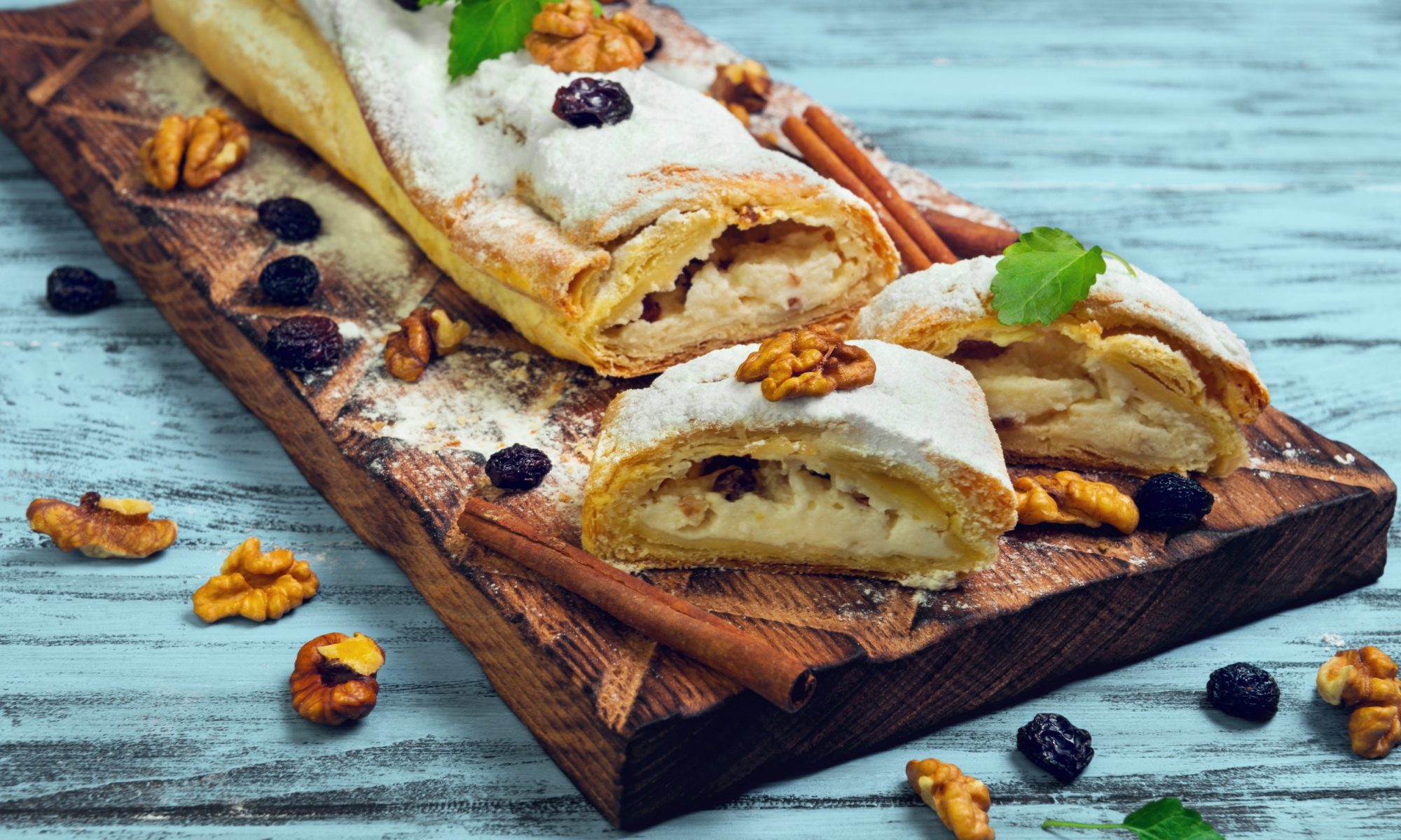 Печерские пироги с творогом и изюмом