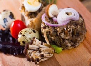 Аппетитный тартар с грибами и луком