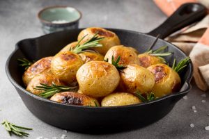 Запеченная картошка: самый просто рецепт