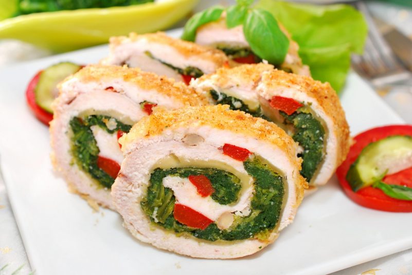 Куриные рулетики с сыром и шпинатом