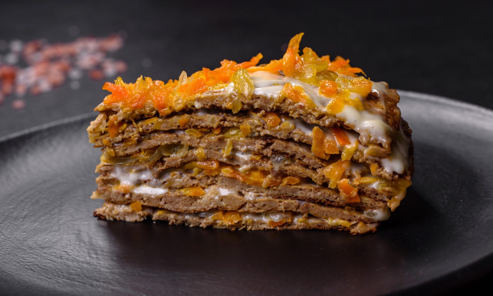 Печеночный торт с морковью и луком