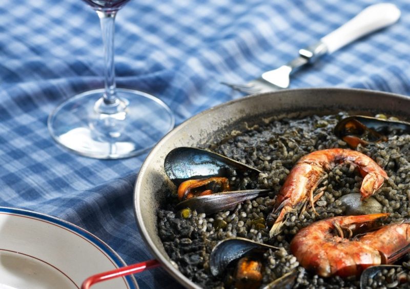 Объятия венецианской ночи: черный ризотто с морепродуктами