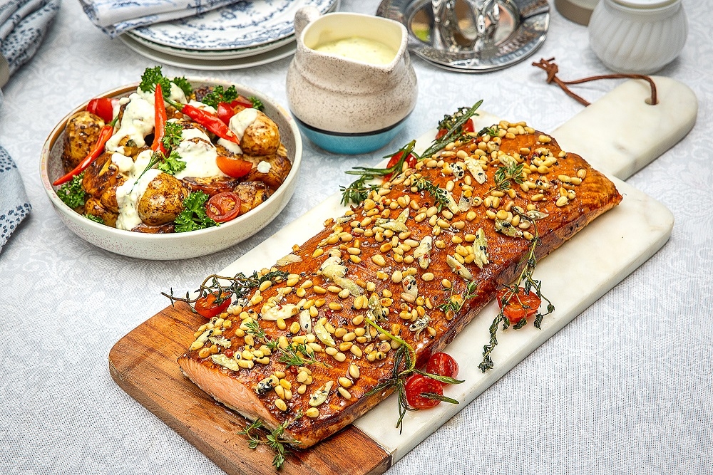 Стейки лосося на гриле в перечной корочке: эффектно, просто и очень вкусно