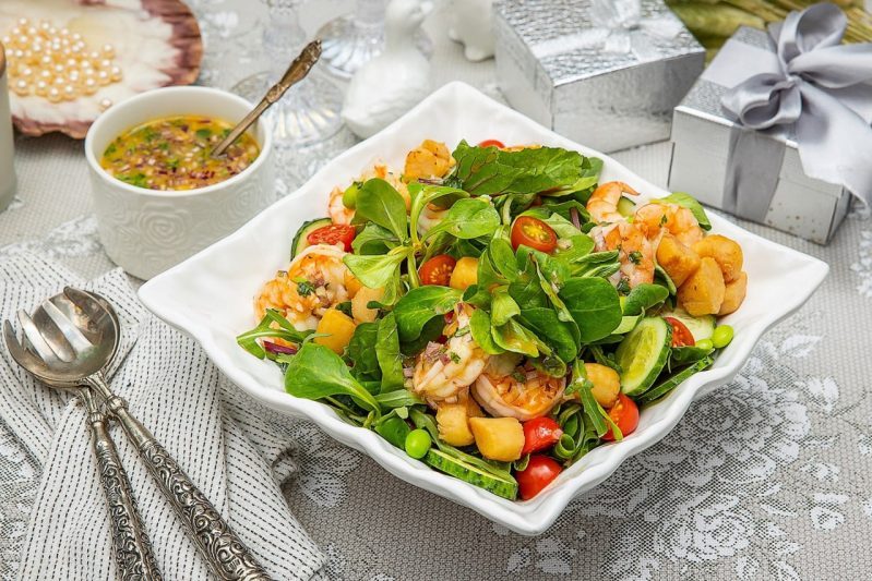 Салат из цитрусовых с креветками